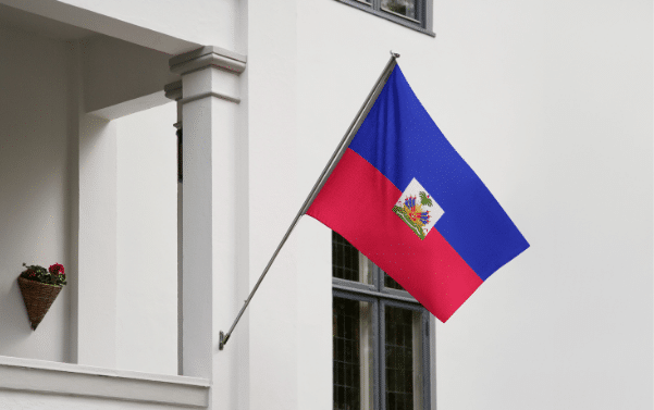 drapeau haiti bâtiment balcon